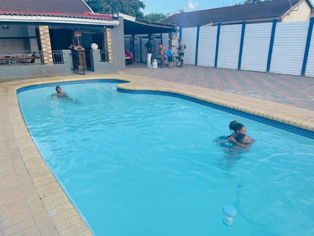 Jnc Lodge Richards Bay Esterno foto